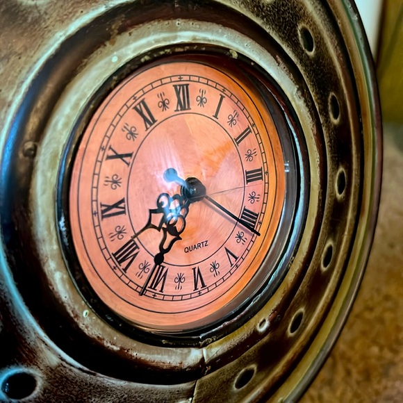 Decorative antique-looking Clock - stand up or hang - Picture 3 of 6